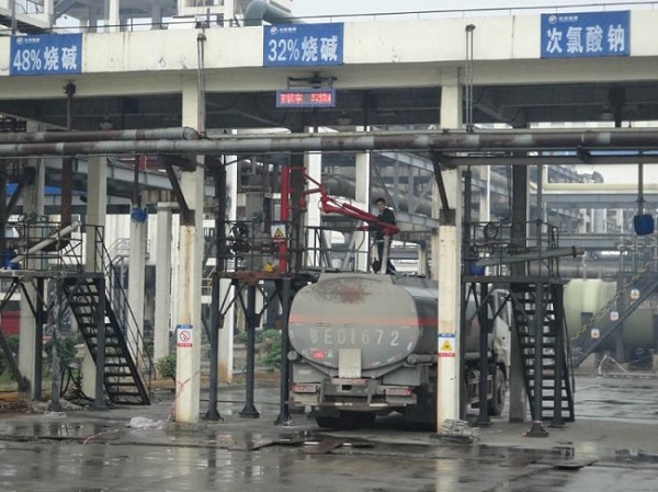 風(fēng)從虎，雨從龍，大大來了雨迎接！興發(fā)牛，大壩壯，主席來了宜昌亮！